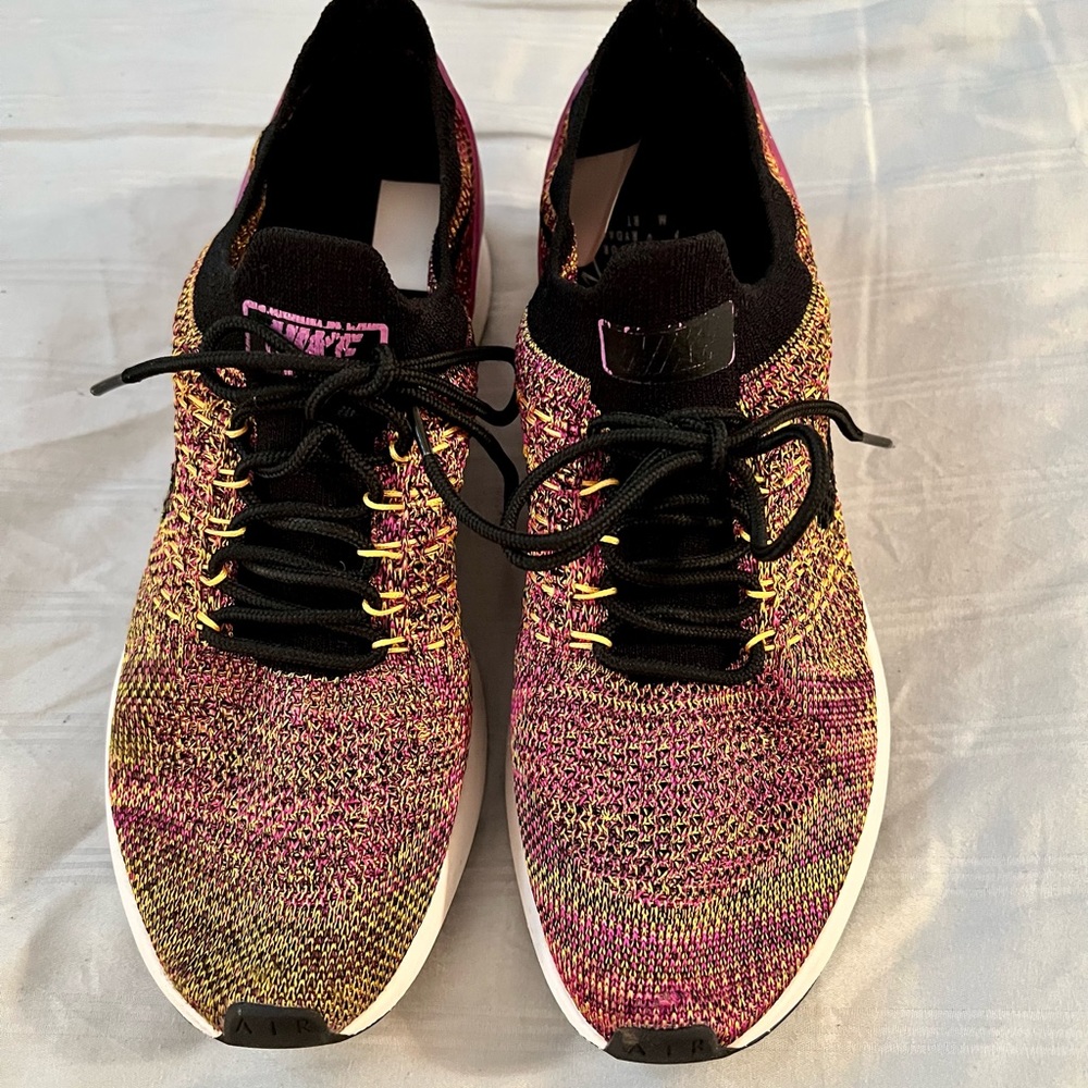 Nike gently used sneakers!